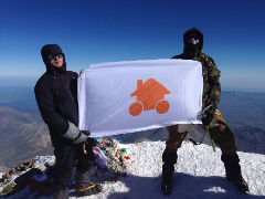 Подъем флага Центр Переезд на Эльбрус 5 642 м.